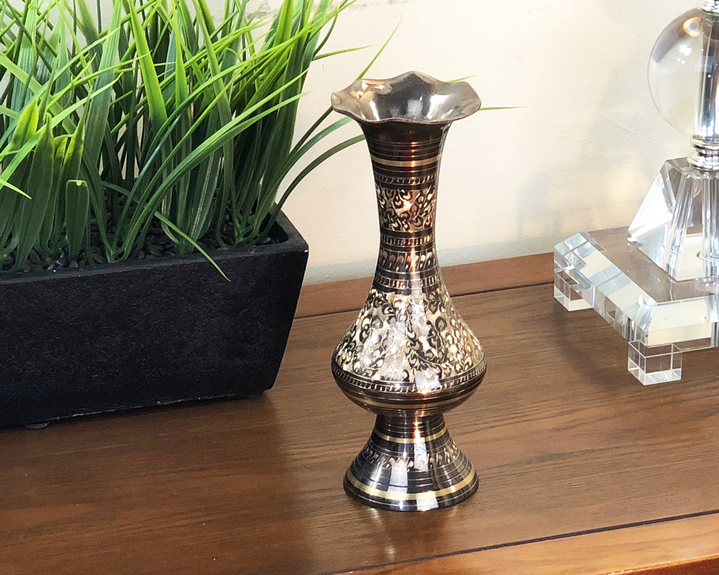 Natural Geo Brass Elegant Black/Gold 8" Table Vase