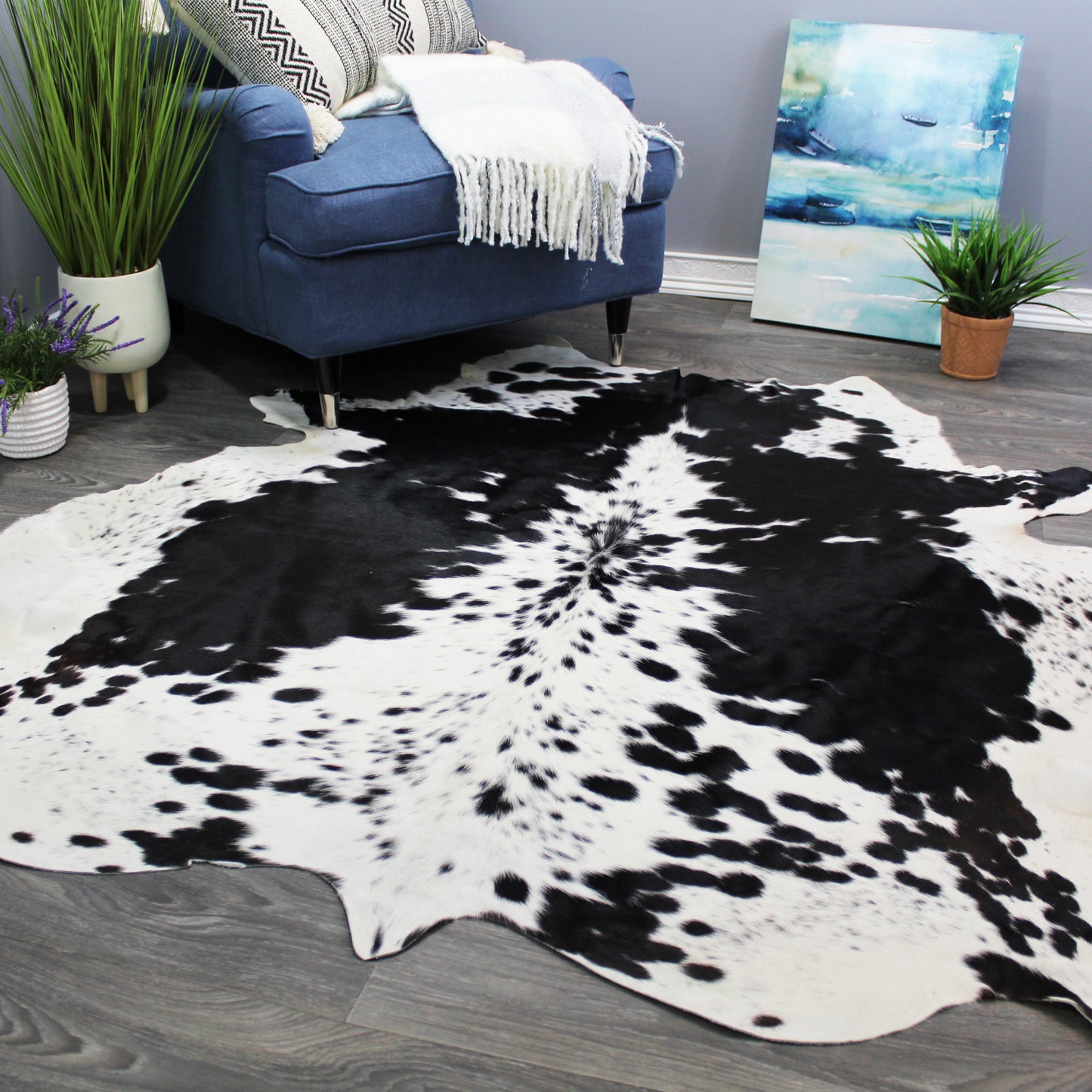 Natural Geo Black/White Cowhide Animal Area Rug 5' 2" x 5' 3"