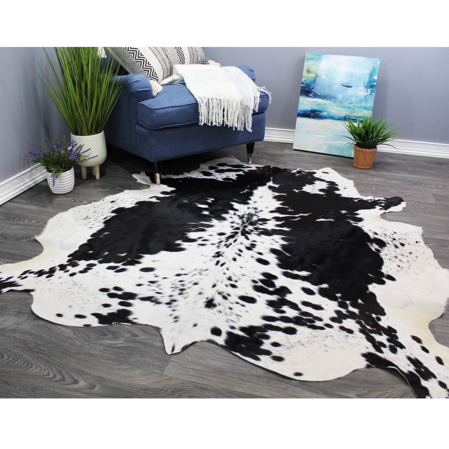 Natural Geo Black/White Cowhide Animal Area Rug 5' 2" x 5' 3"