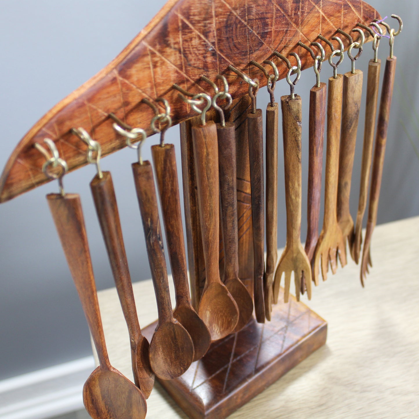 Natural Geo Rosewood Handcarved Decorative Spoon Set with Stand