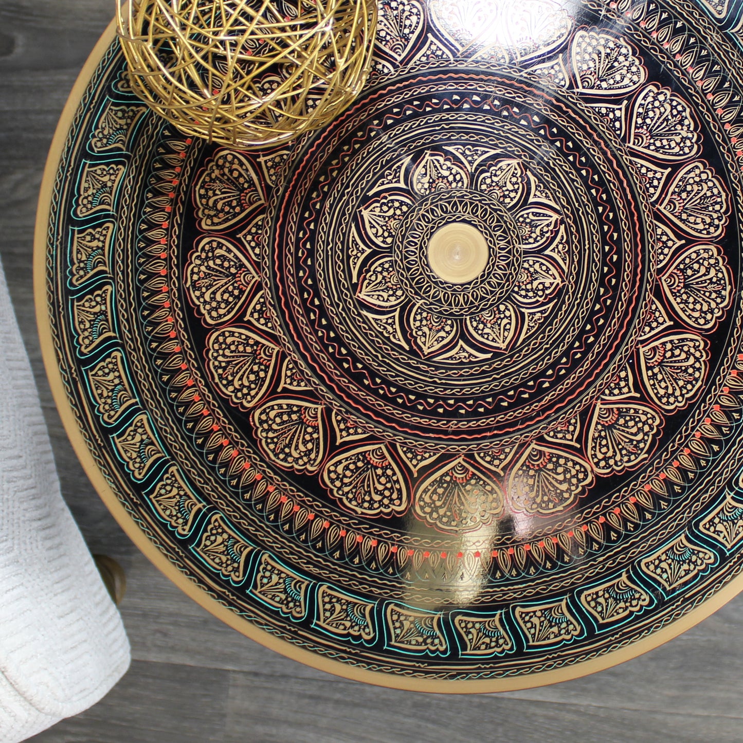 Natural Geo Rosewood Round Wooden 18" Accent Table - Army Green