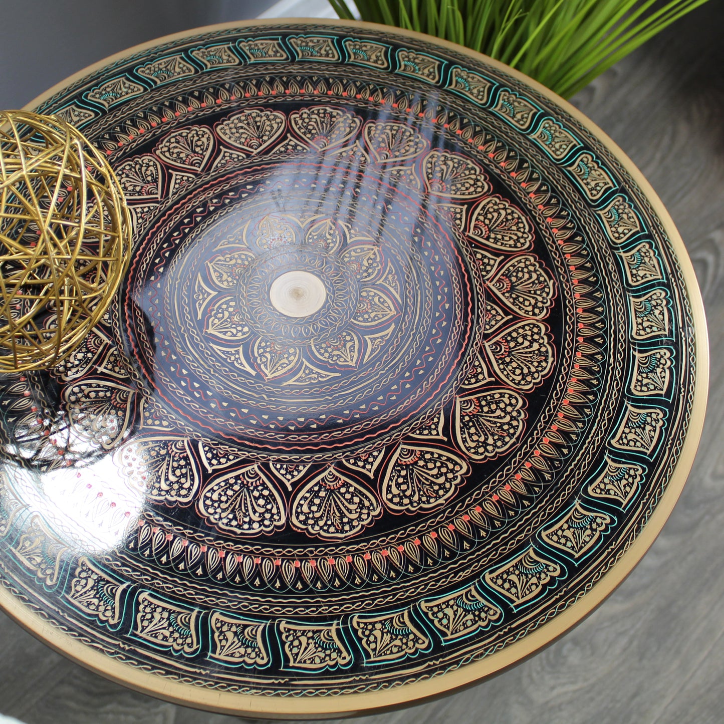 Natural Geo Rosewood Round Wooden 18" Accent Table - Army Green
