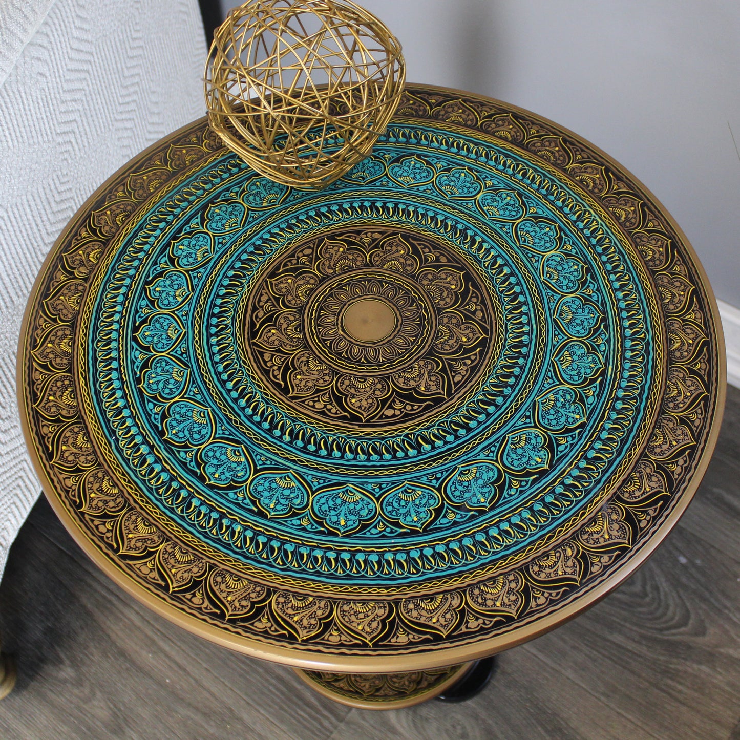 Natural Geo Rosewood Round Wooden 18" Accent Table - Turquoise