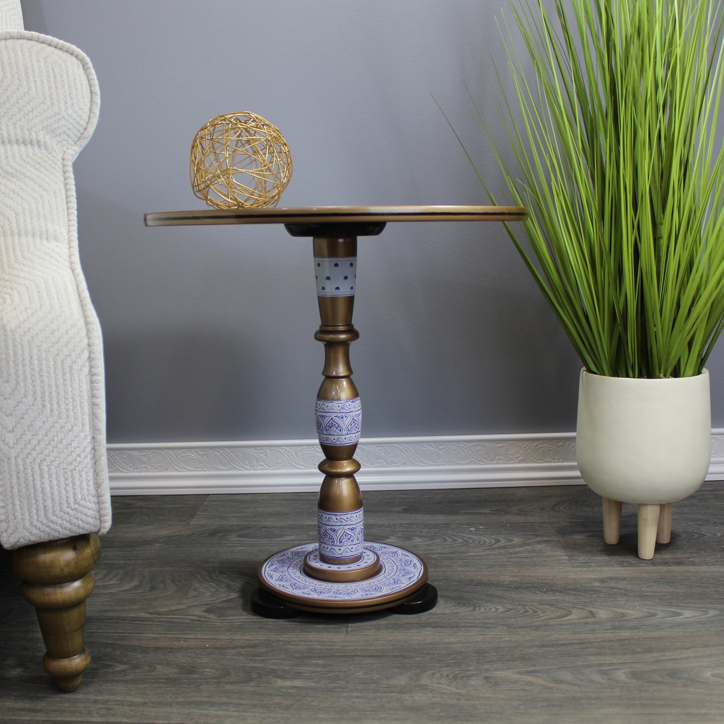 Natural Geo Rosewood Round Wooden 18" Accent Table - White