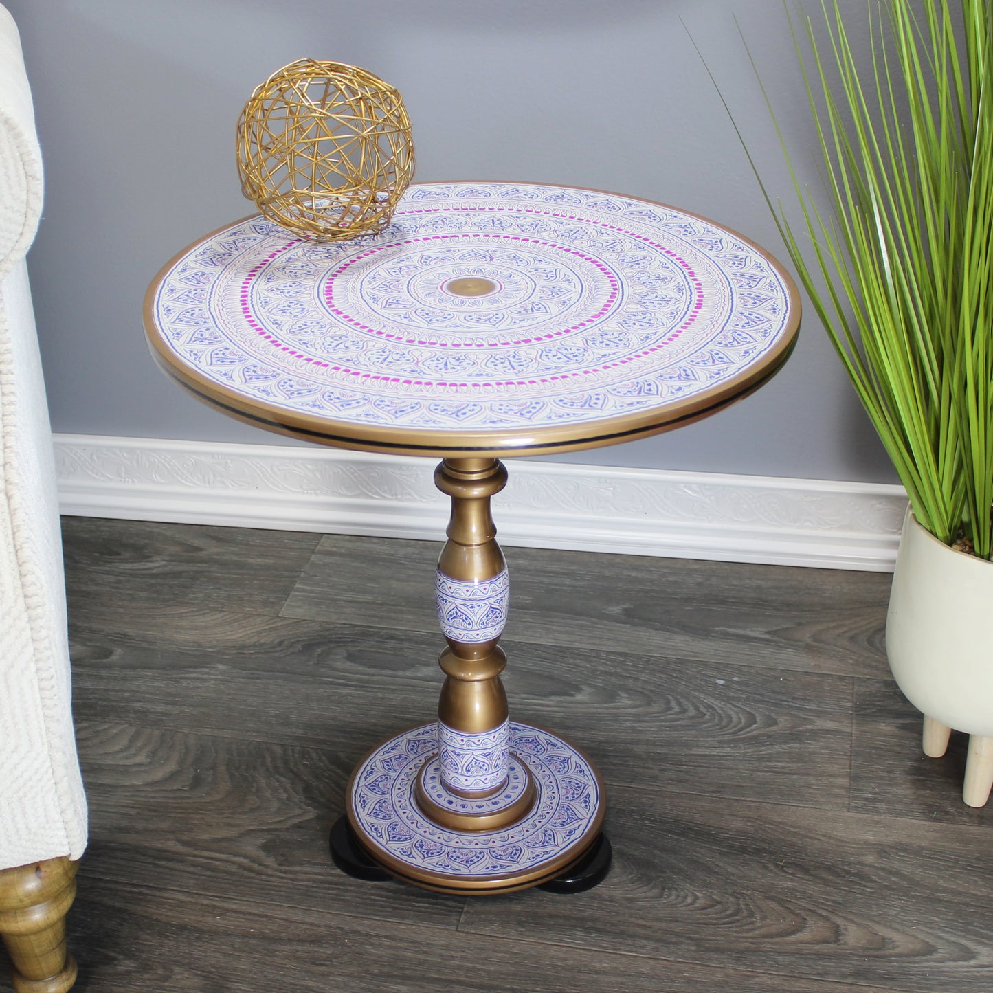 Natural Geo Rosewood Round Wooden 18" Accent Table - White