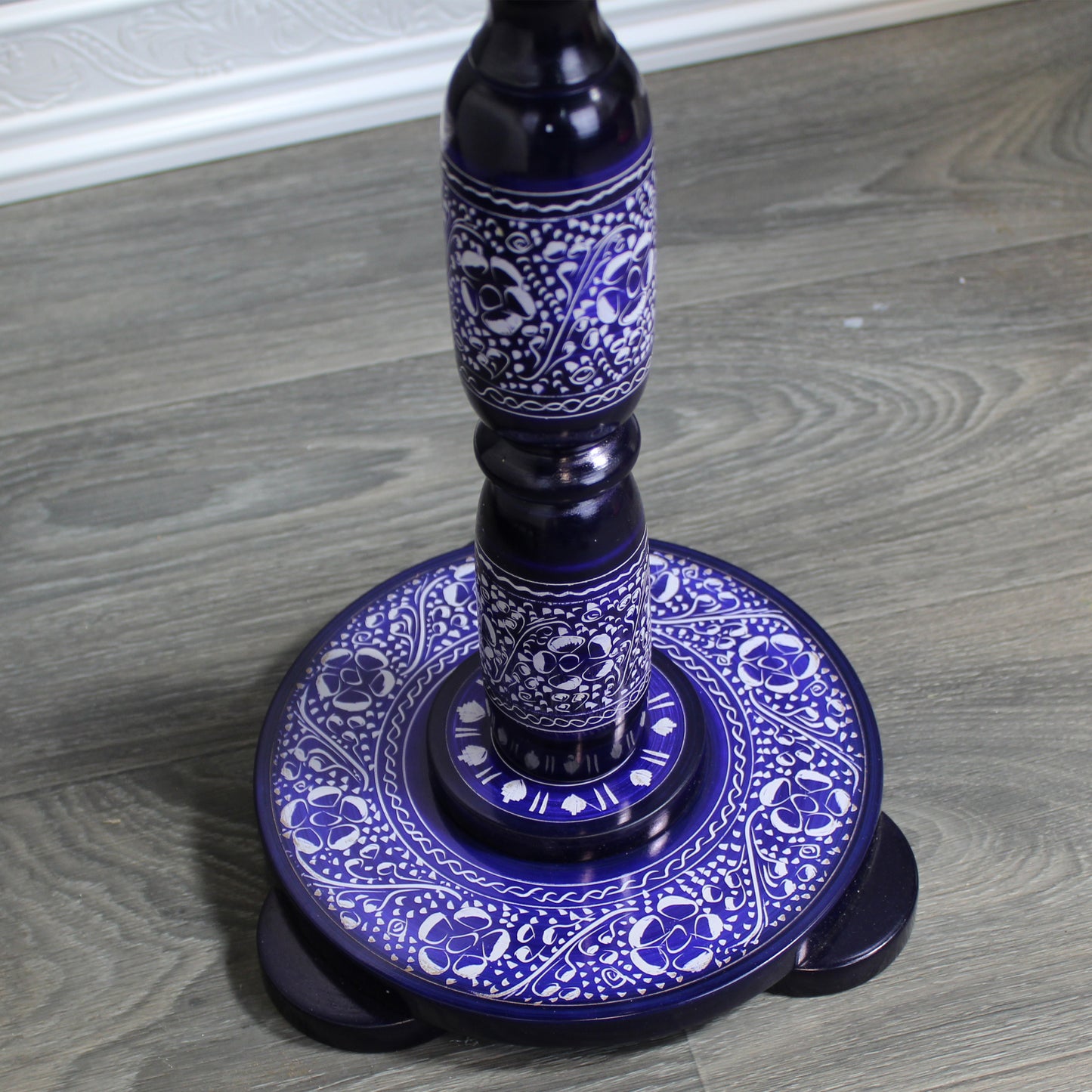 Natural Geo Rosewood Round Wooden 18" Accent Table - Navy Blue