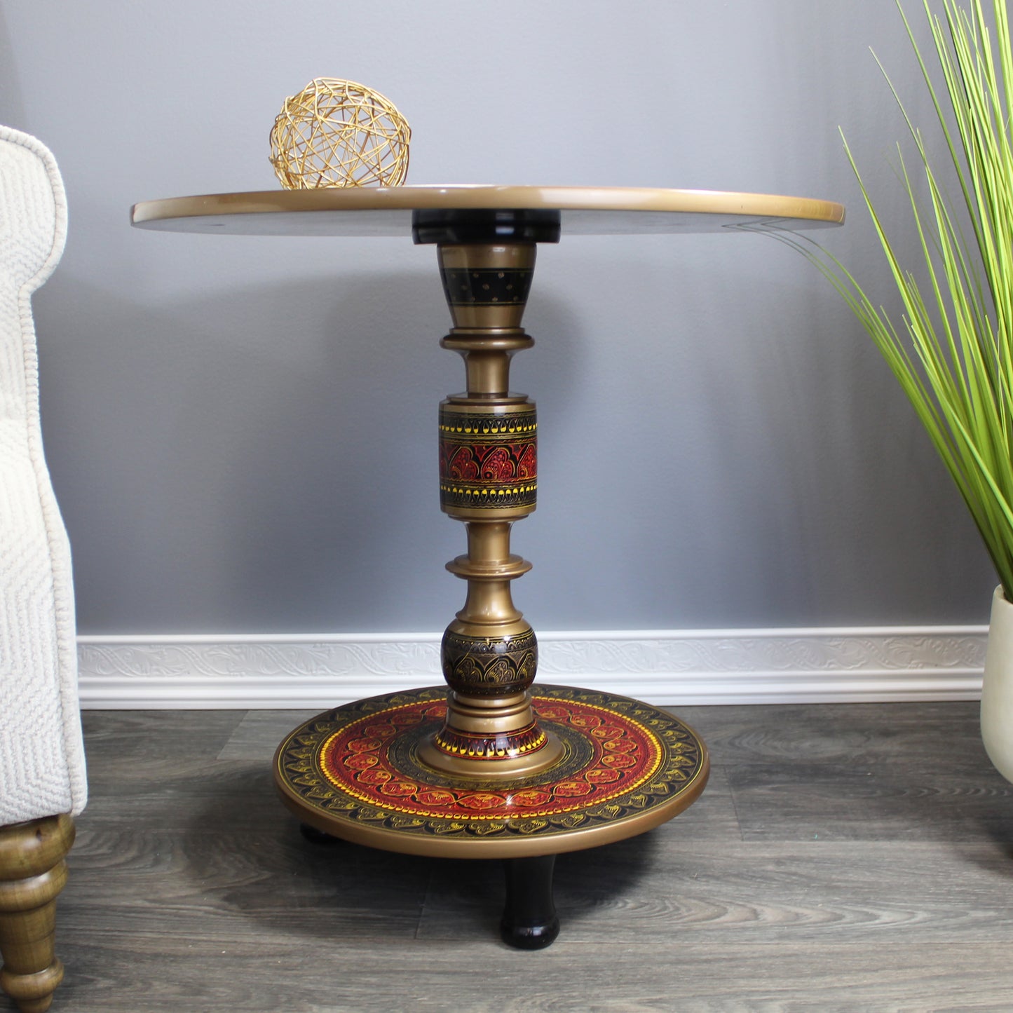 Natural Geo Rosewood Round Wooden 24" Accent Table - Red