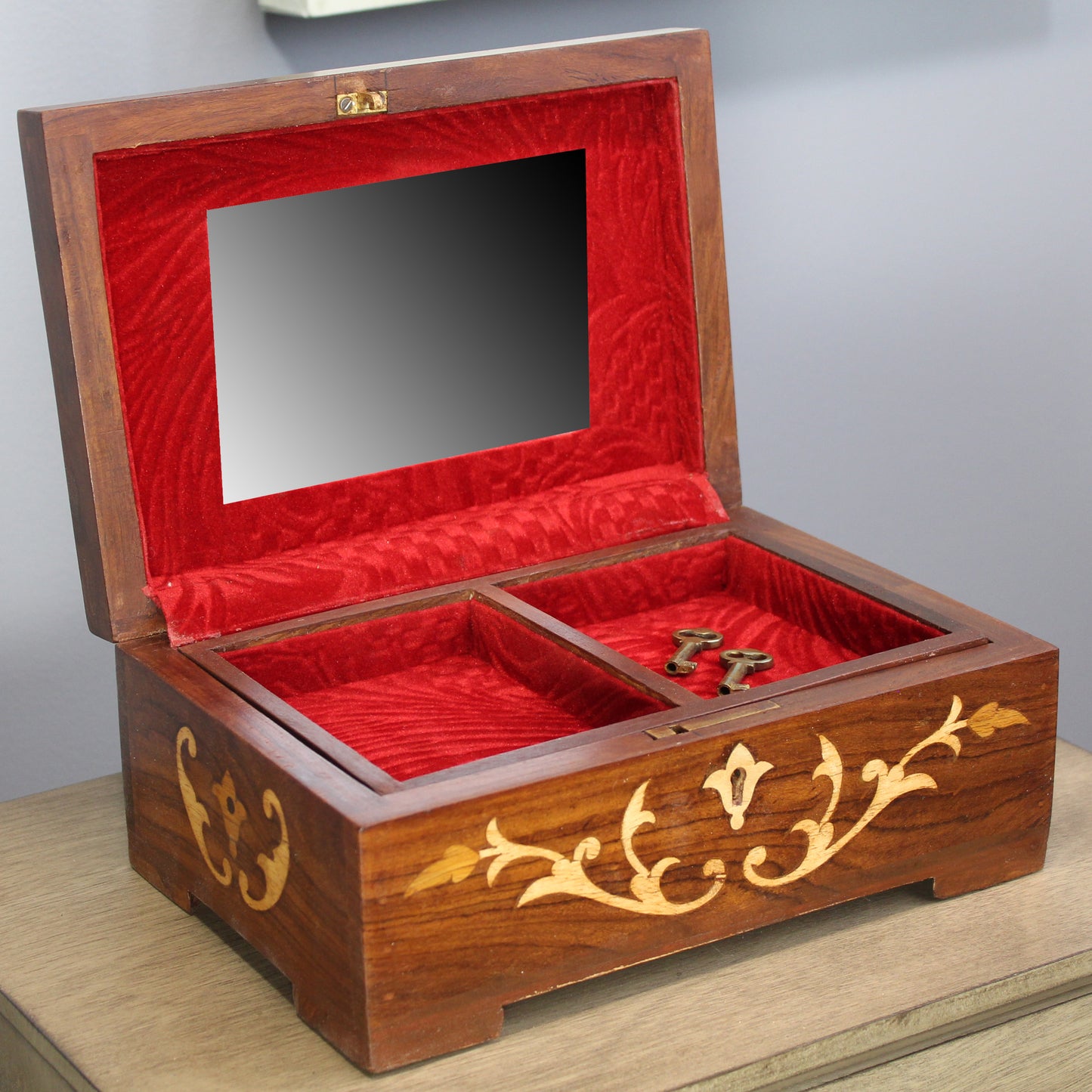 Natural Geo Handmade Rosewood Flower Wooden Decorative Box with Key