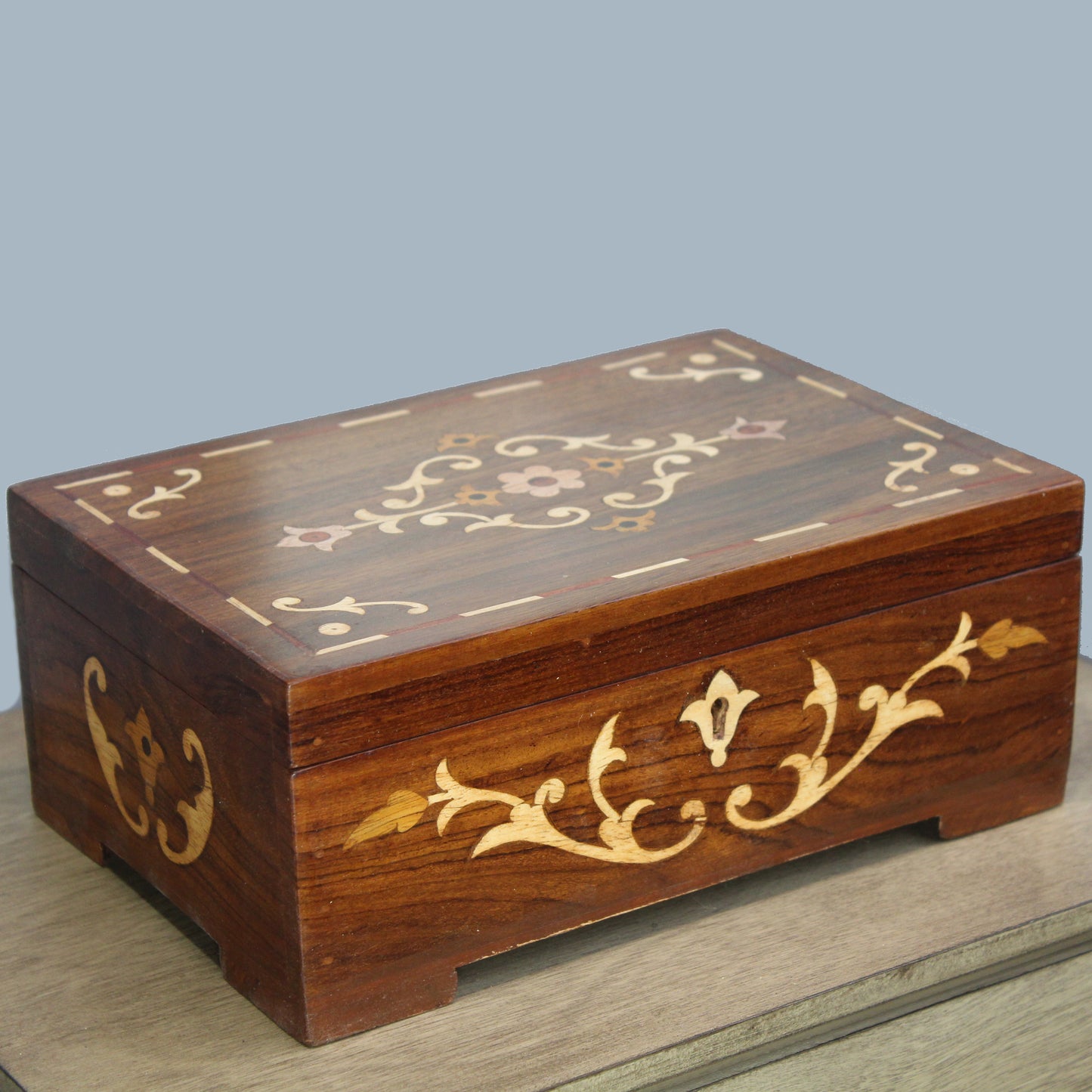Natural Geo Handmade Rosewood Flower Wooden Jewelry Box with Key