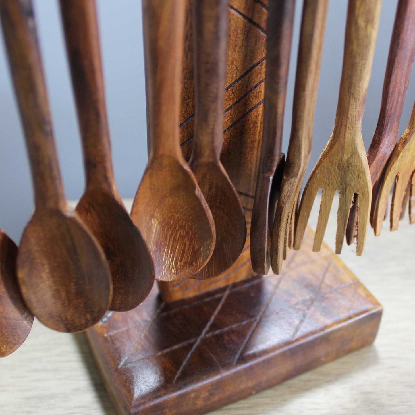 Natural Geo Rosewood Handcarved Decorative Spoon Set with Stand